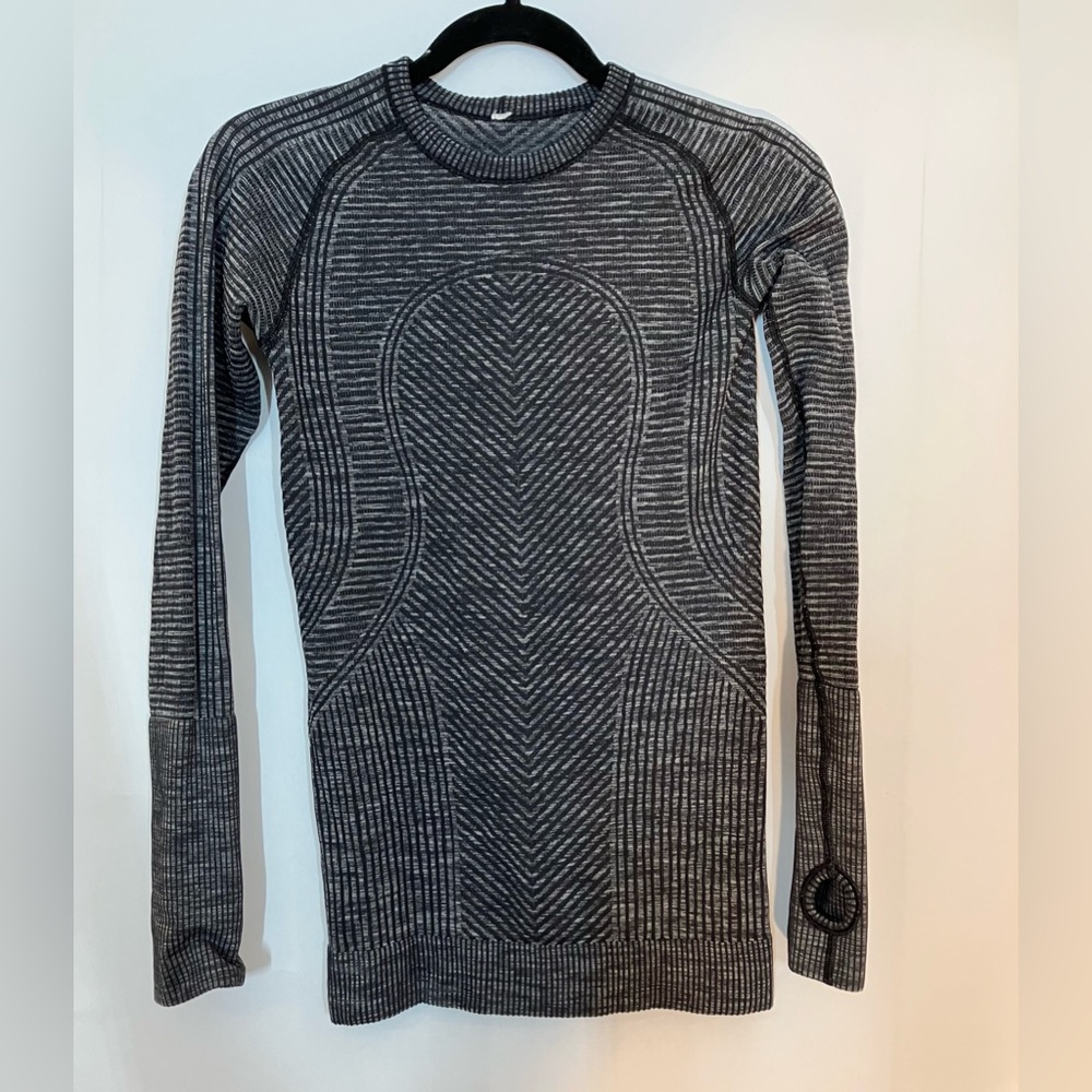 Lululemon Restless Long Sleeve Thumbholes Pullover Heathered Black size 6.